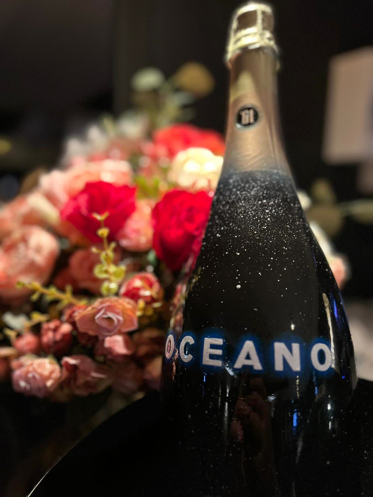 Auto premium con autista davanti a un locale notturno elegante nell'area di Lugano di notte